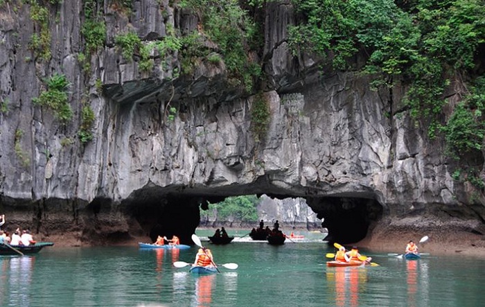 7 most beautiful islands ha long luon cave